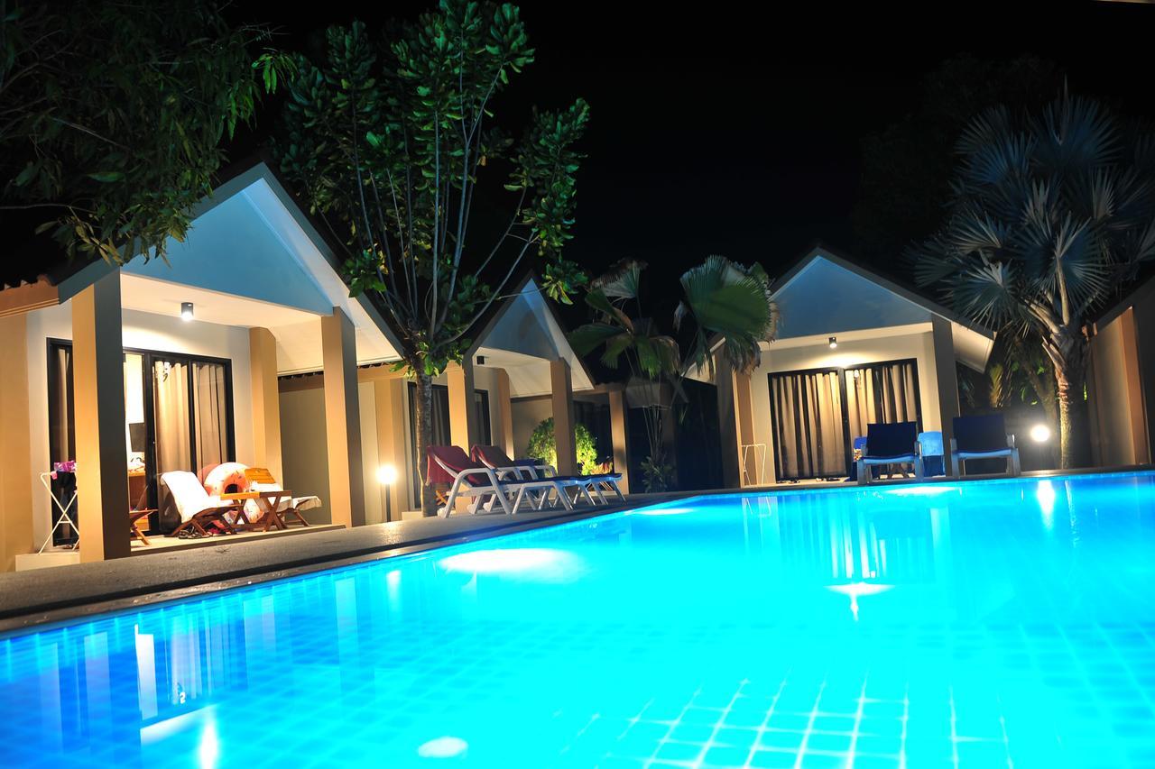 Light Khao Lak Resort Bagian luar foto